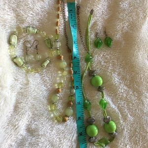 Necklace Earrings & Bracelet set light/mint green